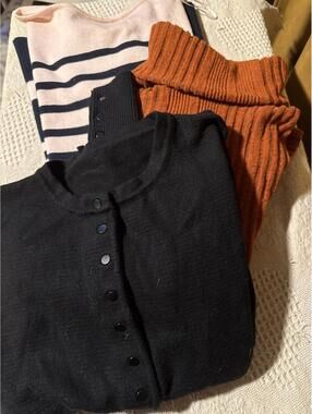Bundle of 3 Sweaters Smalls